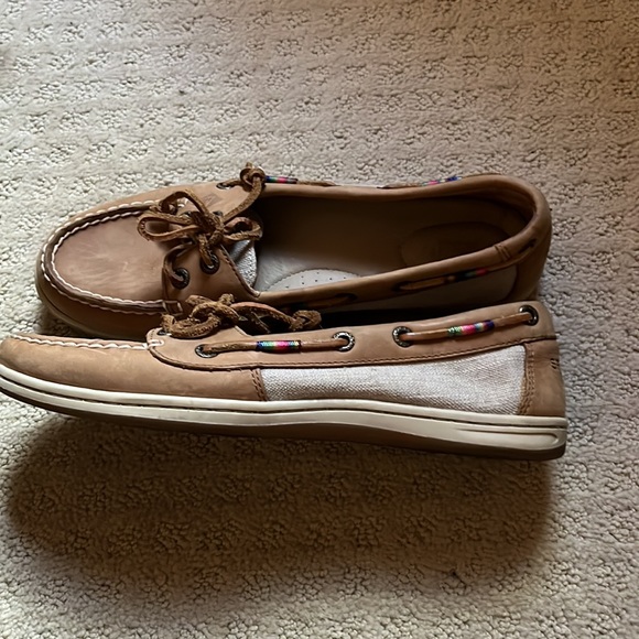 Great shape. Only worn a couple of times Sperry Angelfish boat shoe. - Picture 2 of 5